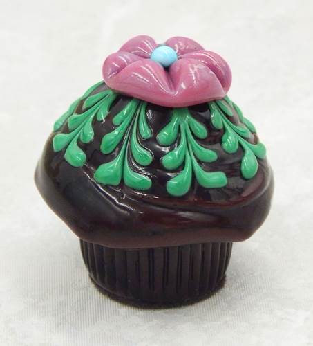 Click to view detail for HG-244 Truffle, Fern Flower Cupcake $63